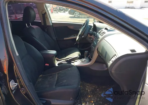 2013 Toyota Corolla S z USA, uszkodzony, nr VIN 2T1BU4EE4DC106858